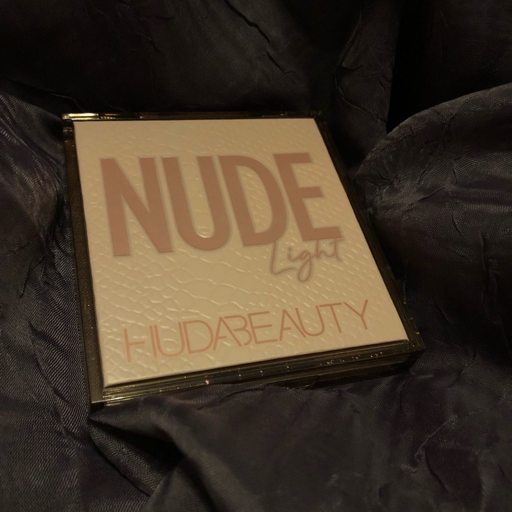 HUDA BEAUTY Nude Obsessions LIGHT eyeshadow